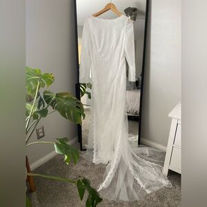 Classic White Lace Long-Sleeve Wedding Dress